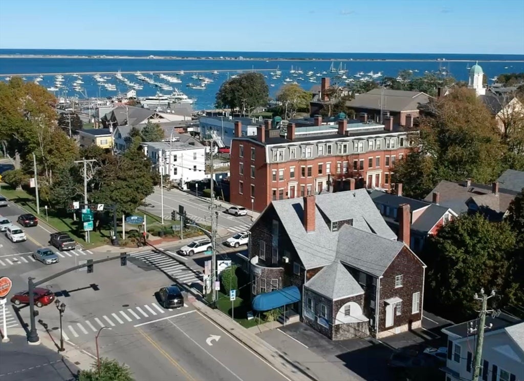 100 Court St
