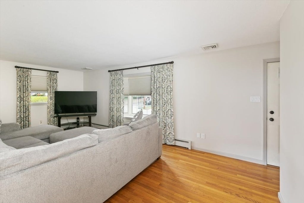 15 Erhardt Terrace, Methuen, MA Photo #13