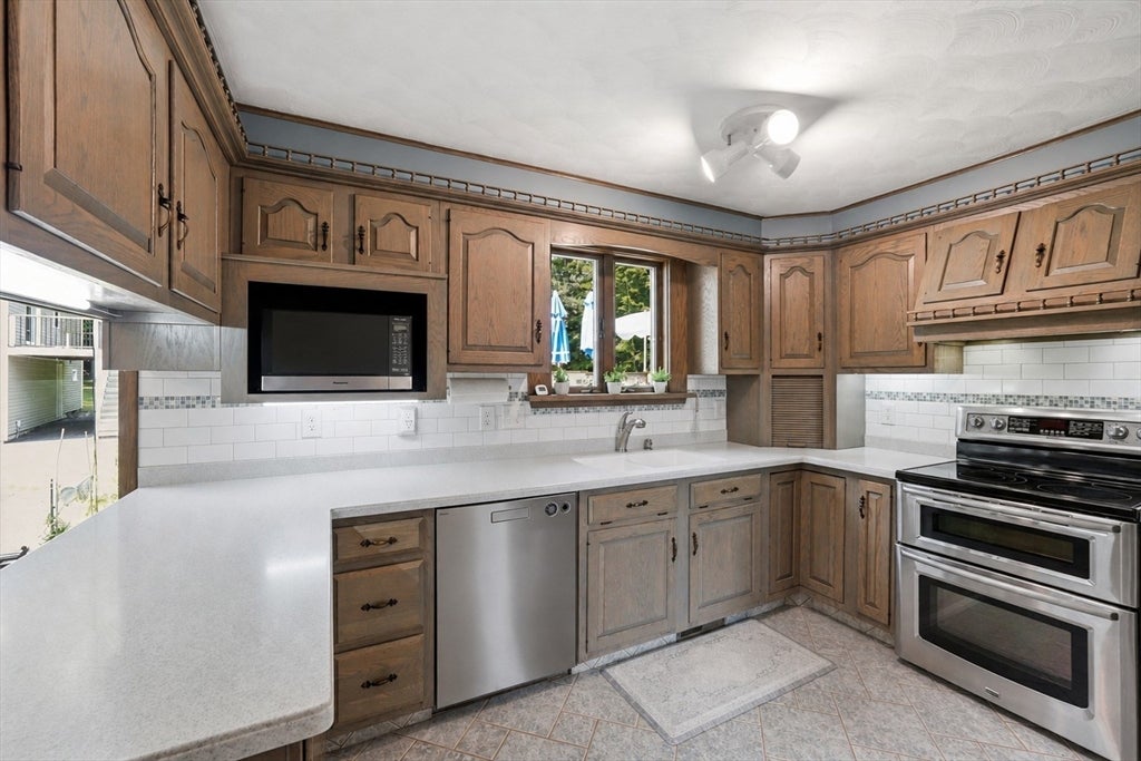 45 Stoneleigh Road, Worcester, MA, 45 Stoneleigh Road, Worcester, MA Photo #6