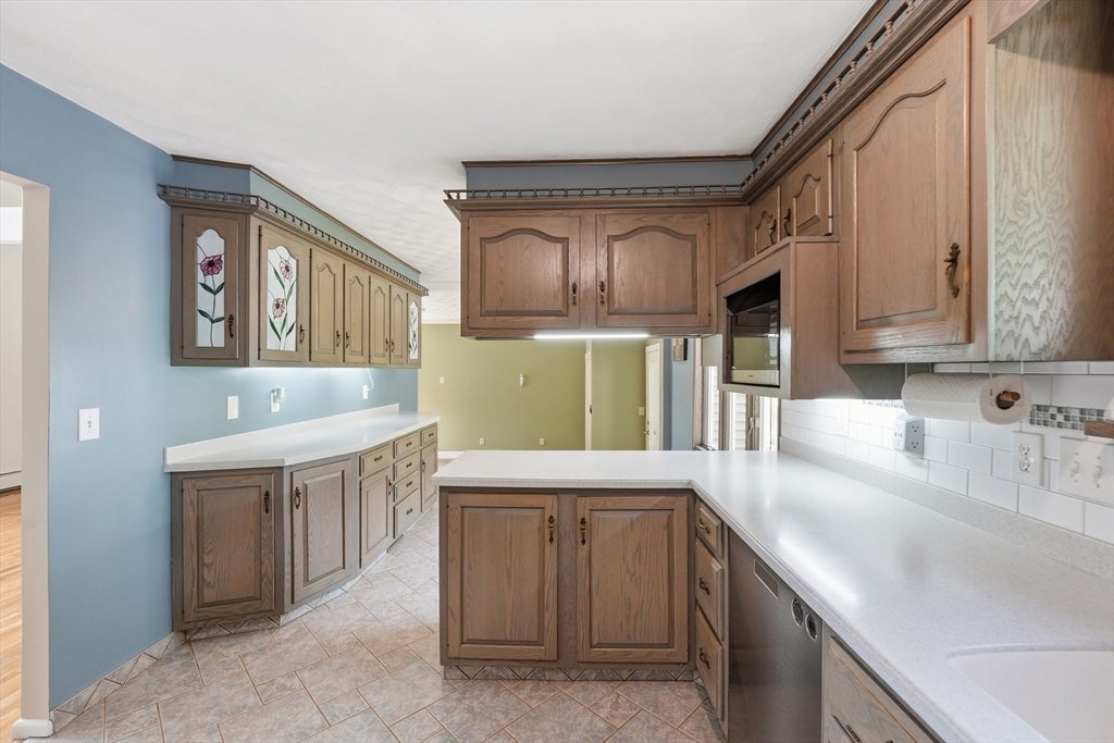 45 Stoneleigh Road, Worcester, MA, 45 Stoneleigh Road, Worcester, MA Photo #8