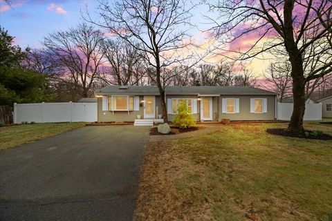 27 Hogg Memorial Dr Whitman MA 02382