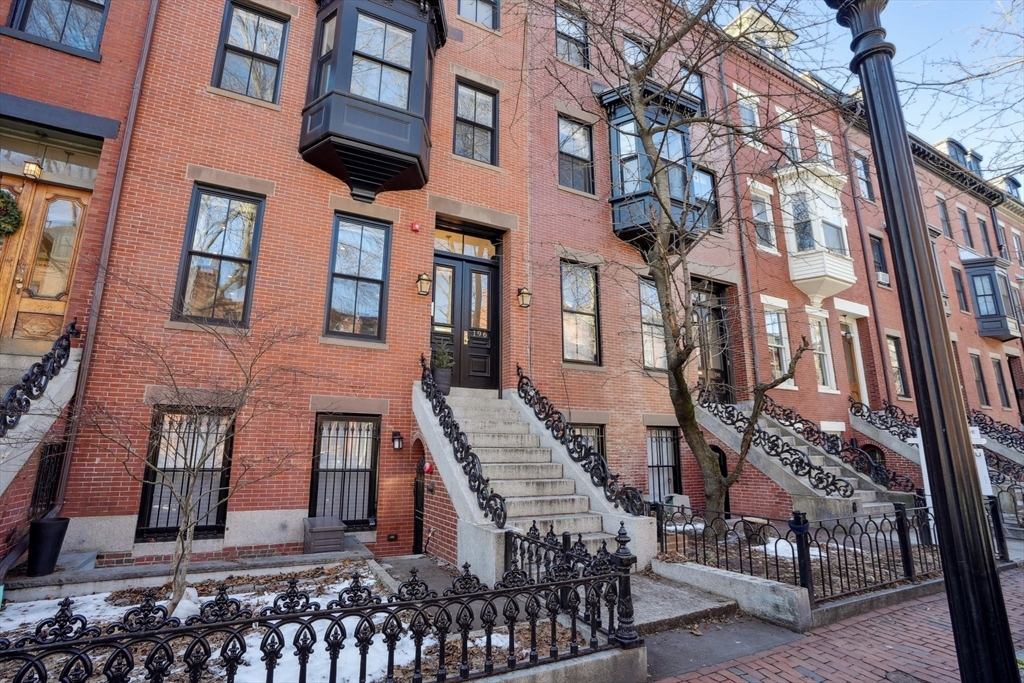 196 West Springfield St 1