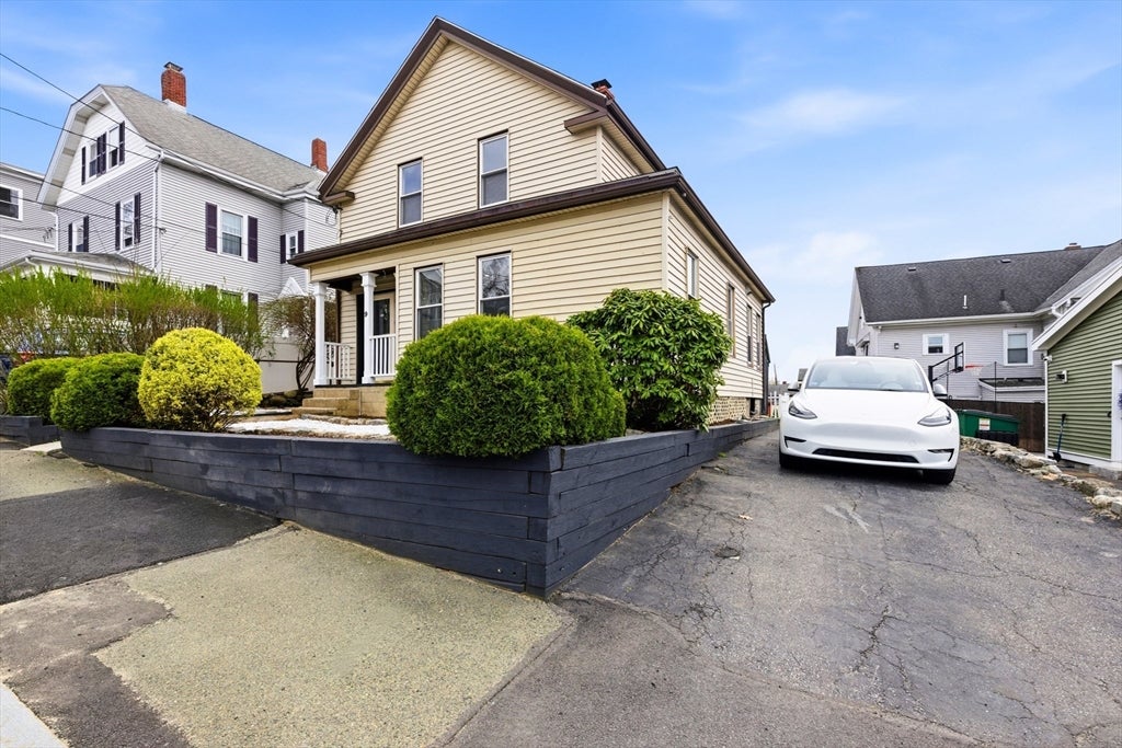 9 Robbins Street