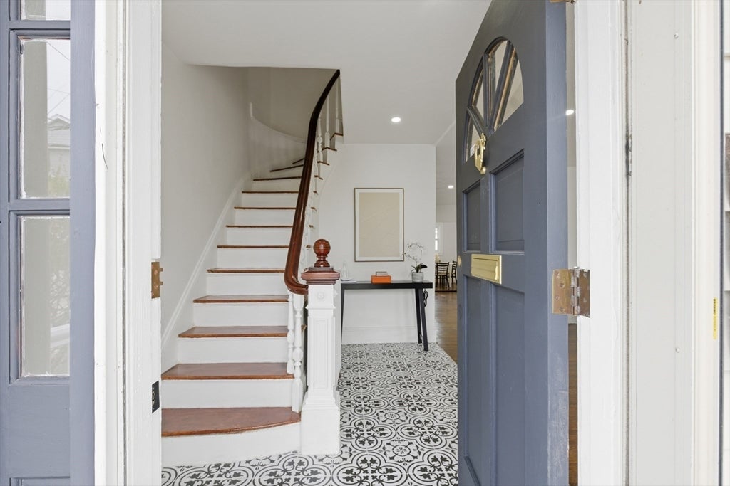 9 Robbins Street, Waltham MA 02453