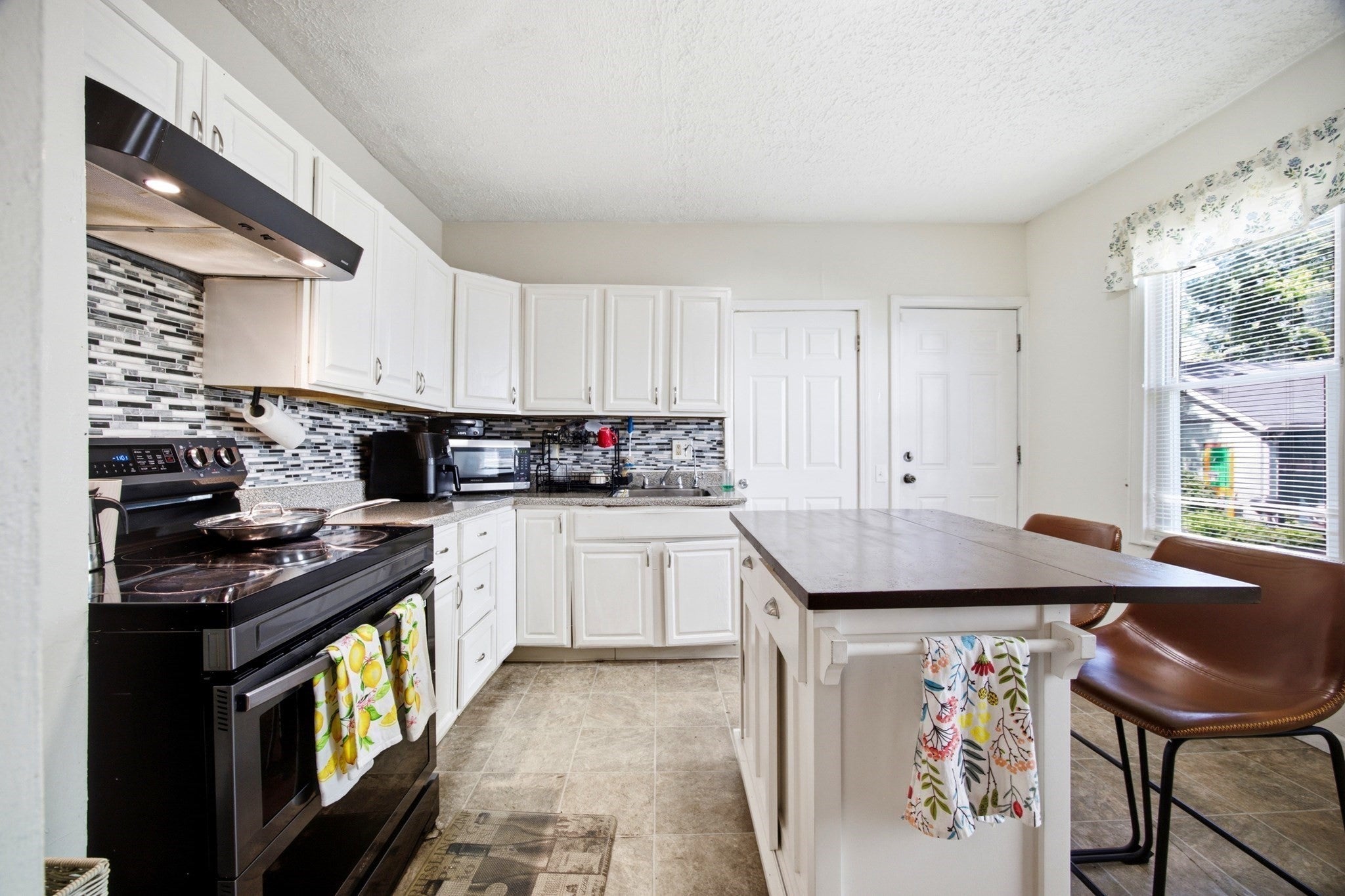28 Lyndale St, Springfield, MA, 28 Lyndale St, Springfield, MA Photo #6