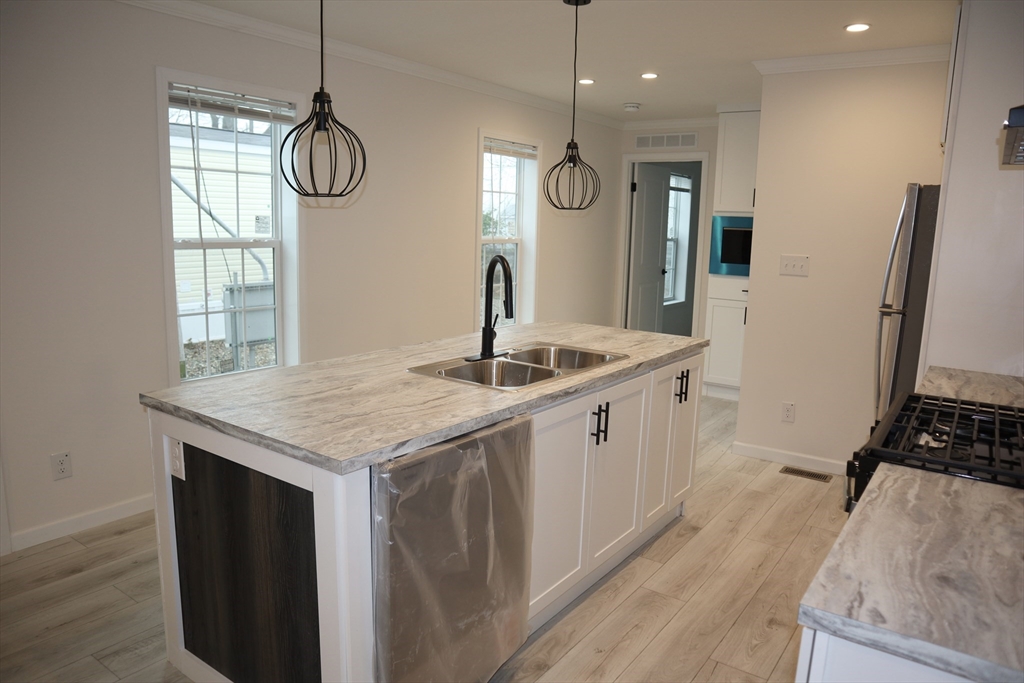 1346 Newport Ave B22