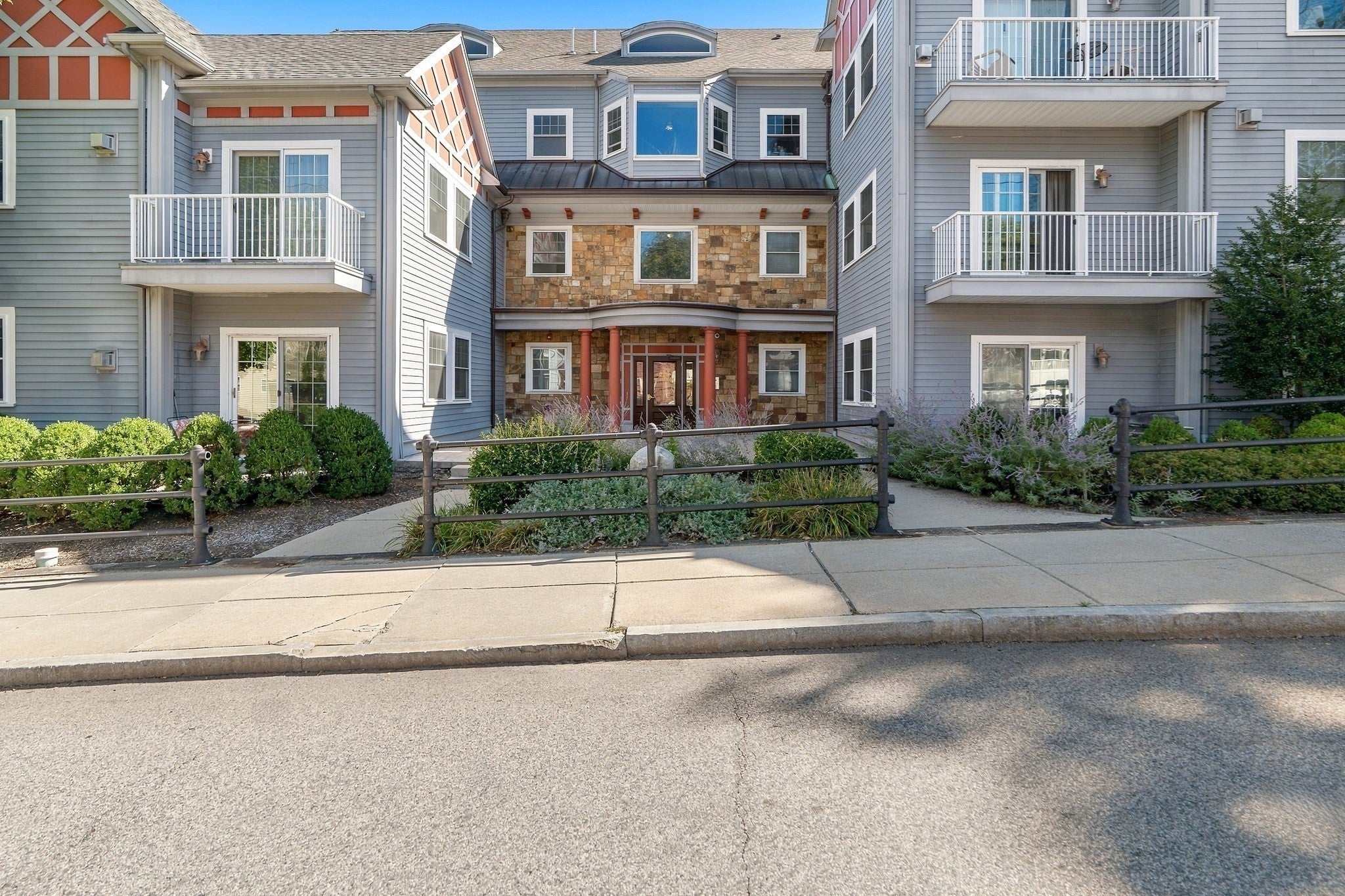 224 Florence St #10, Boston, MA Photo #37
