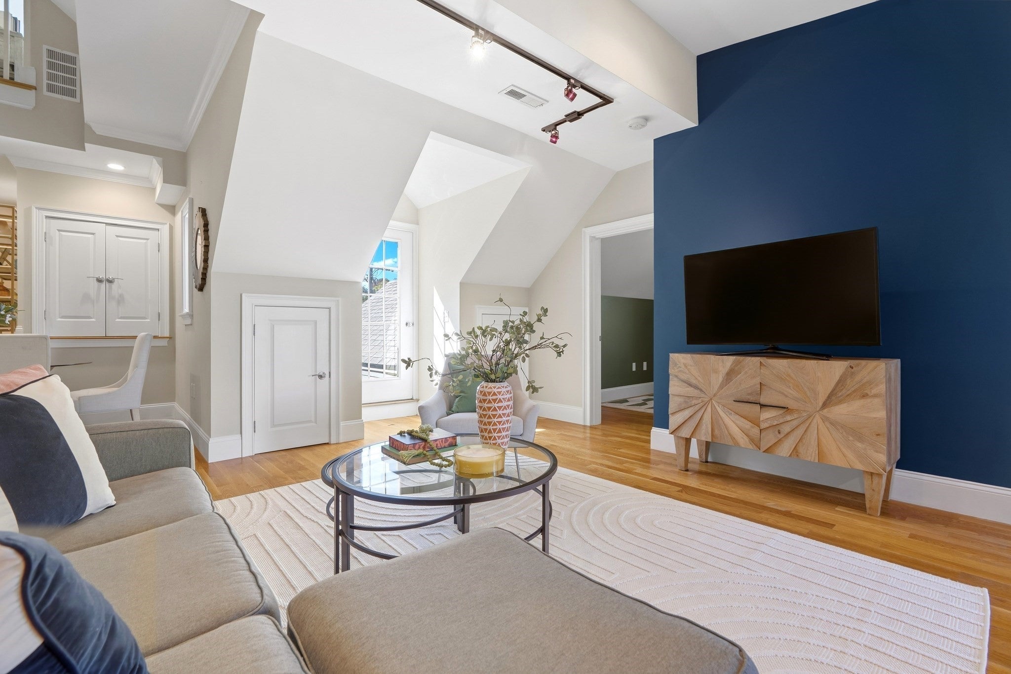 224 Florence St #10, Boston, MA Photo #11