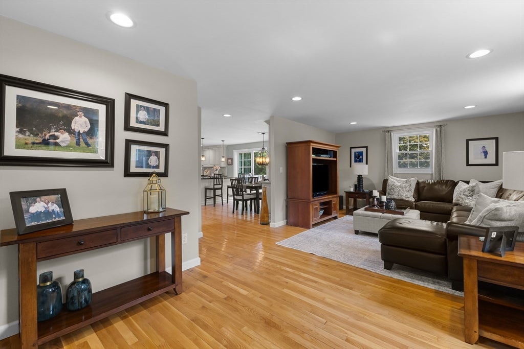 7 Eaton Dr