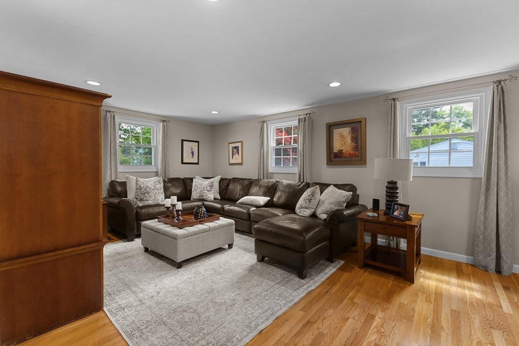 7 Eaton Dr