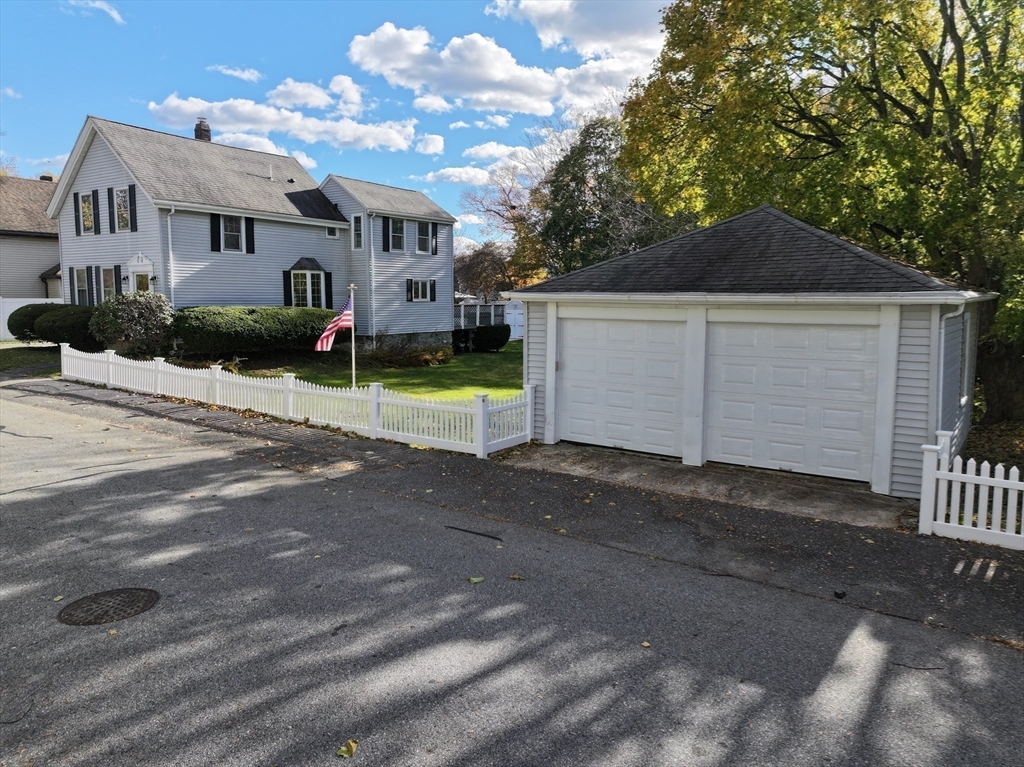 49 Greenhood St