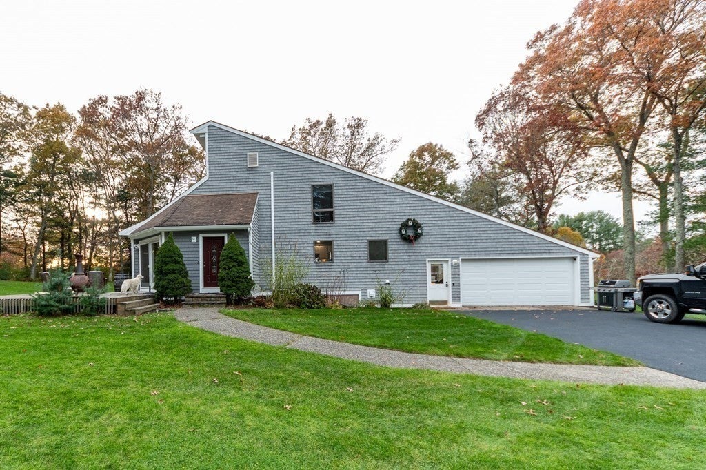 6 Leonard St, Lakeville MA 02347