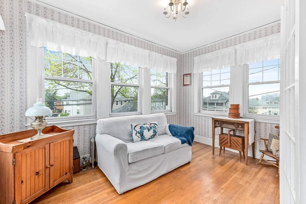 86 Glencoe St 86