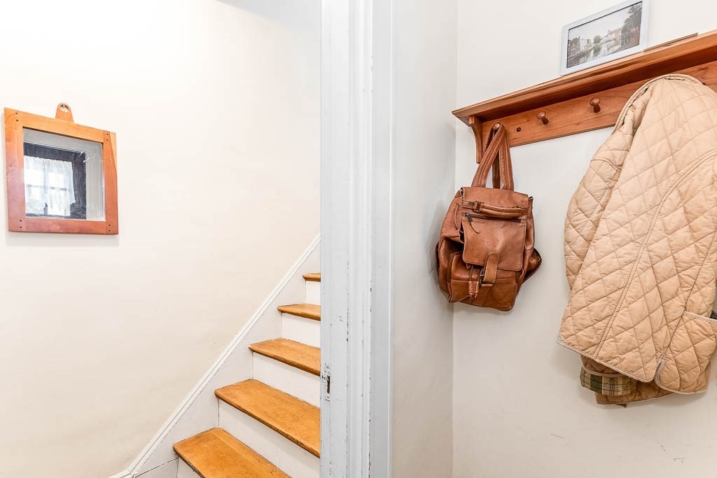 86 Glencoe St 86