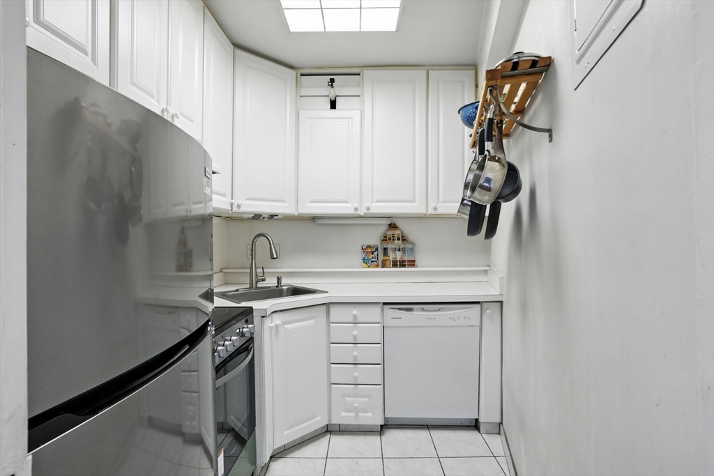 145 Pinckney St 403