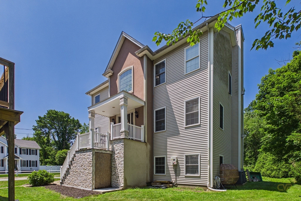 106 David St