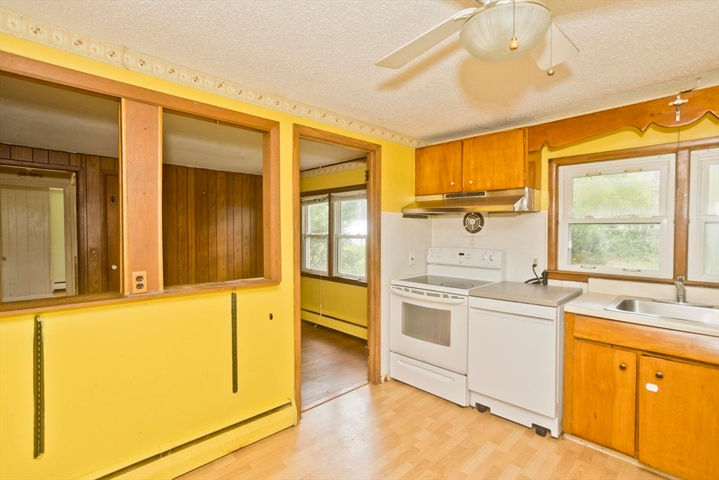 67 Warwick Rd, Chicopee, MA, 67 Warwick Rd, Chicopee, MA Photo #9