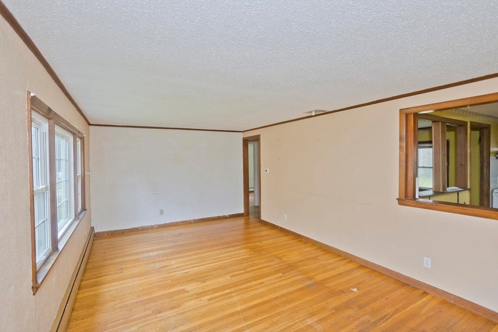 67 Warwick Rd, Chicopee, MA, 67 Warwick Rd, Chicopee, MA Photo #3