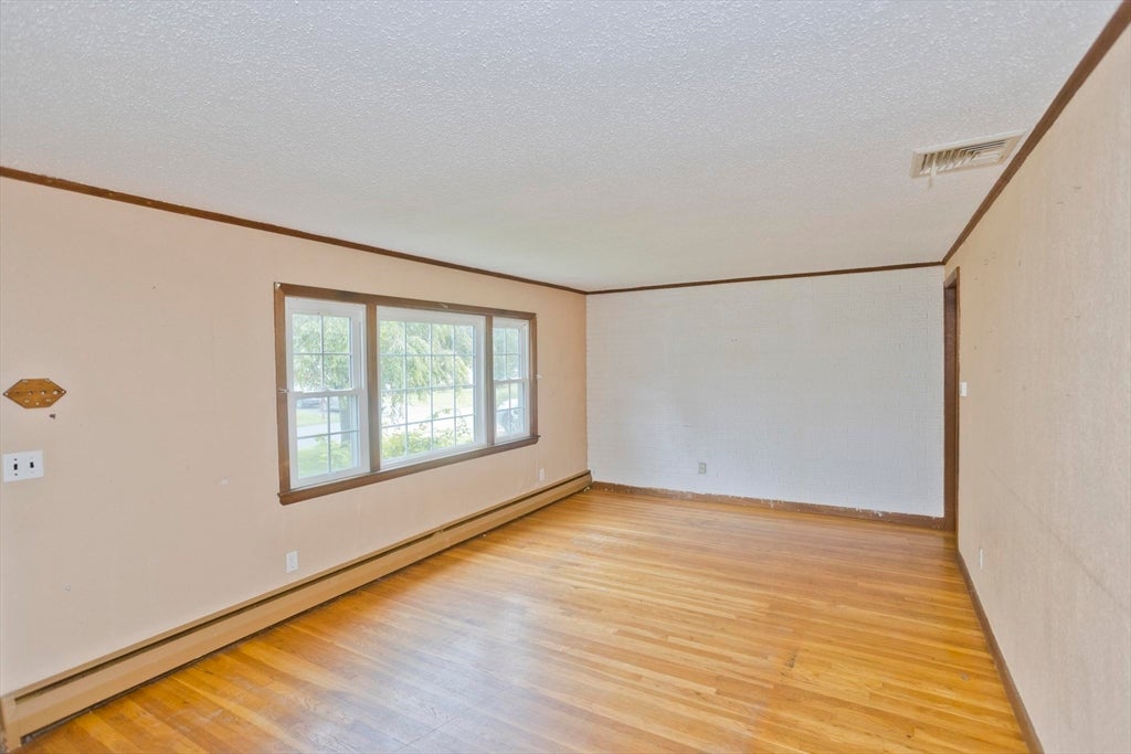 67 Warwick Rd, Chicopee, MA, 67 Warwick Rd, Chicopee, MA Photo #4