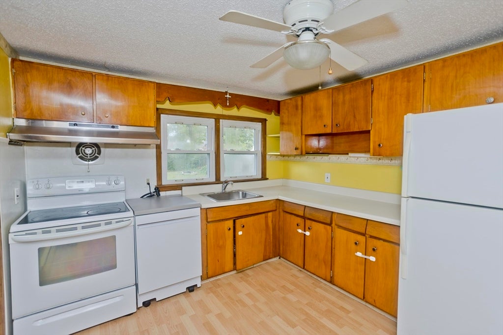 67 Warwick Rd, Chicopee, MA, 67 Warwick Rd, Chicopee, MA Photo #7