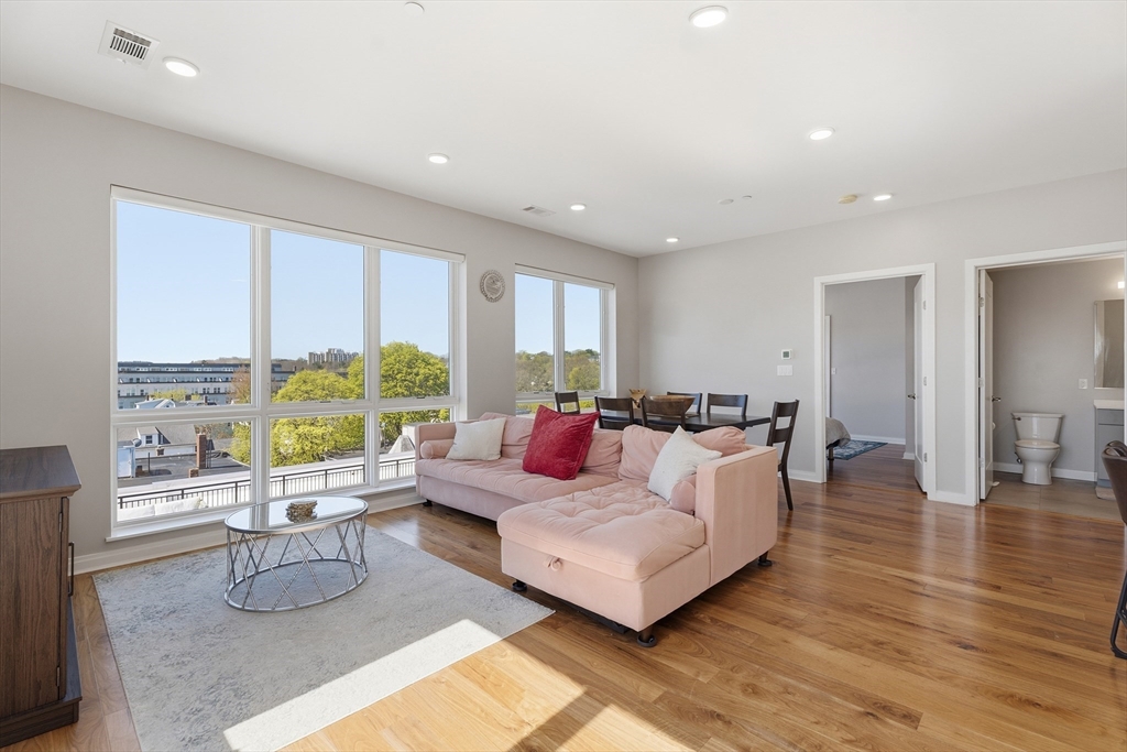 3531 Washington 519