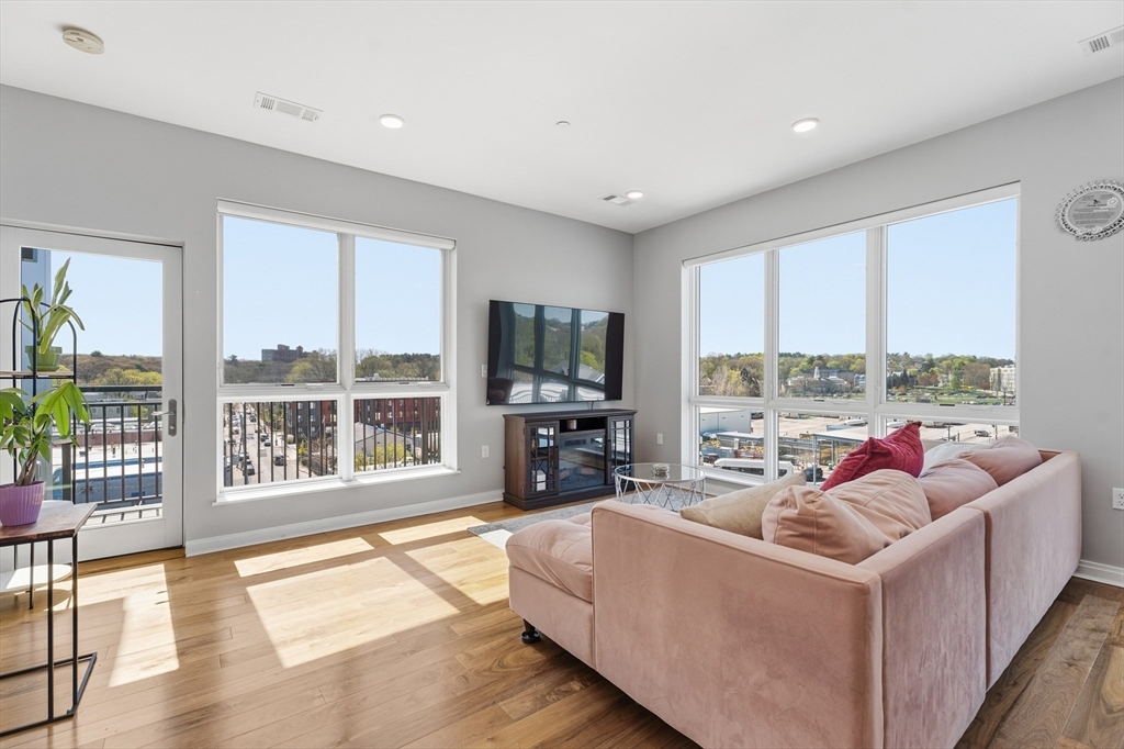 3531 Washington 519