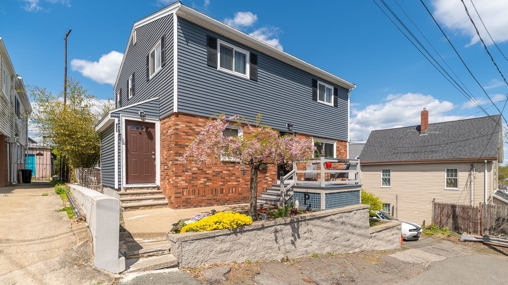 9 Alpine Ct, Gloucester, MA Photo #2