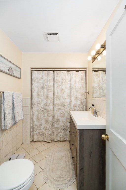 9 Alpine Ct, Gloucester, MA Photo #16