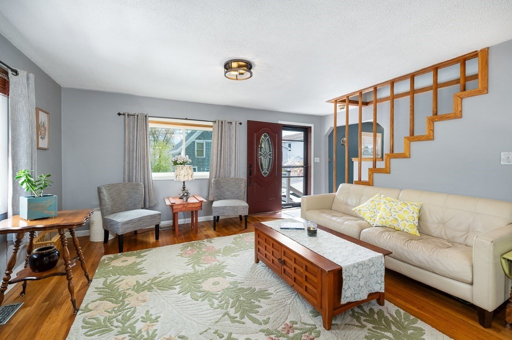 9 Alpine Ct, Gloucester, MA Photo #10