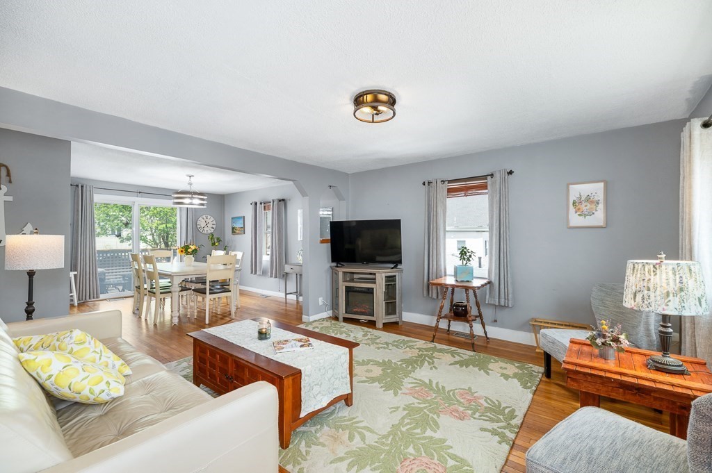9 Alpine Ct, Gloucester, MA Photo #9