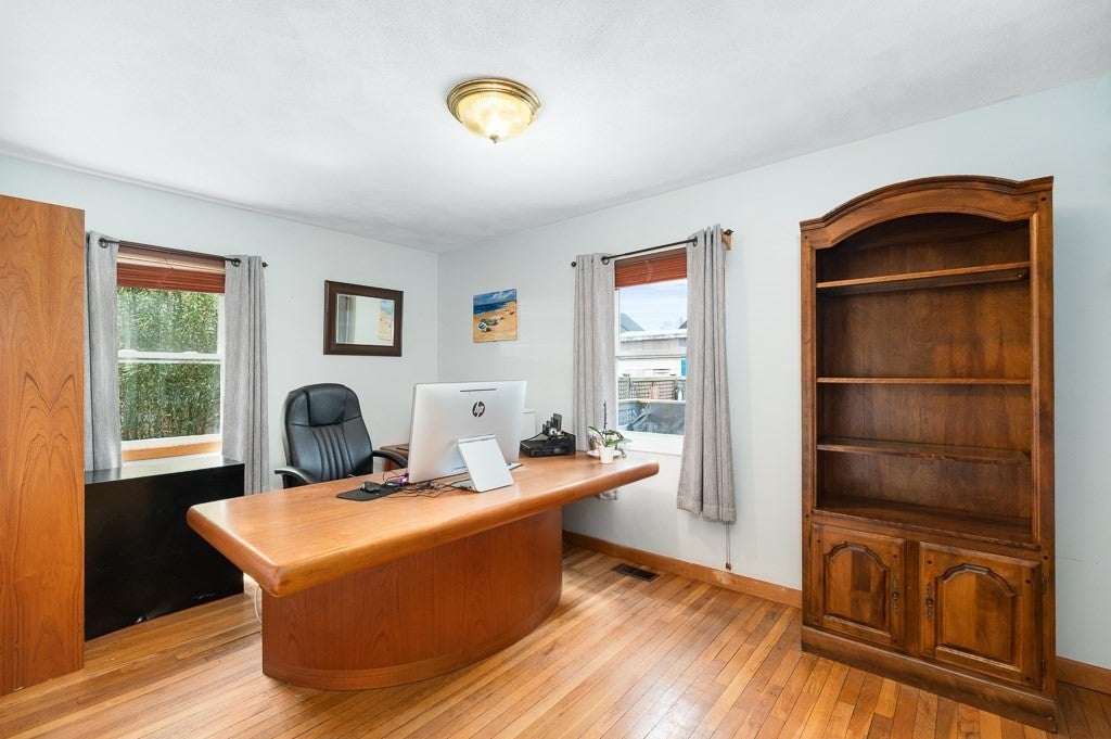 9 Alpine Ct, Gloucester, MA Photo #17