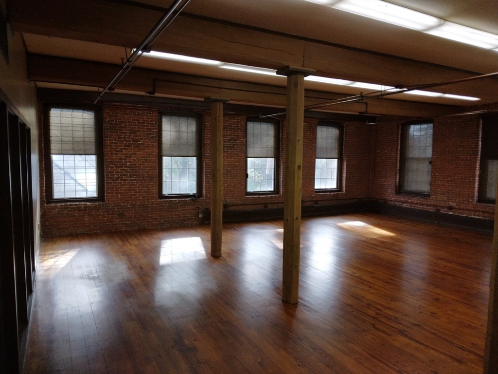 559 Main Street - Rt. 20 unit 202