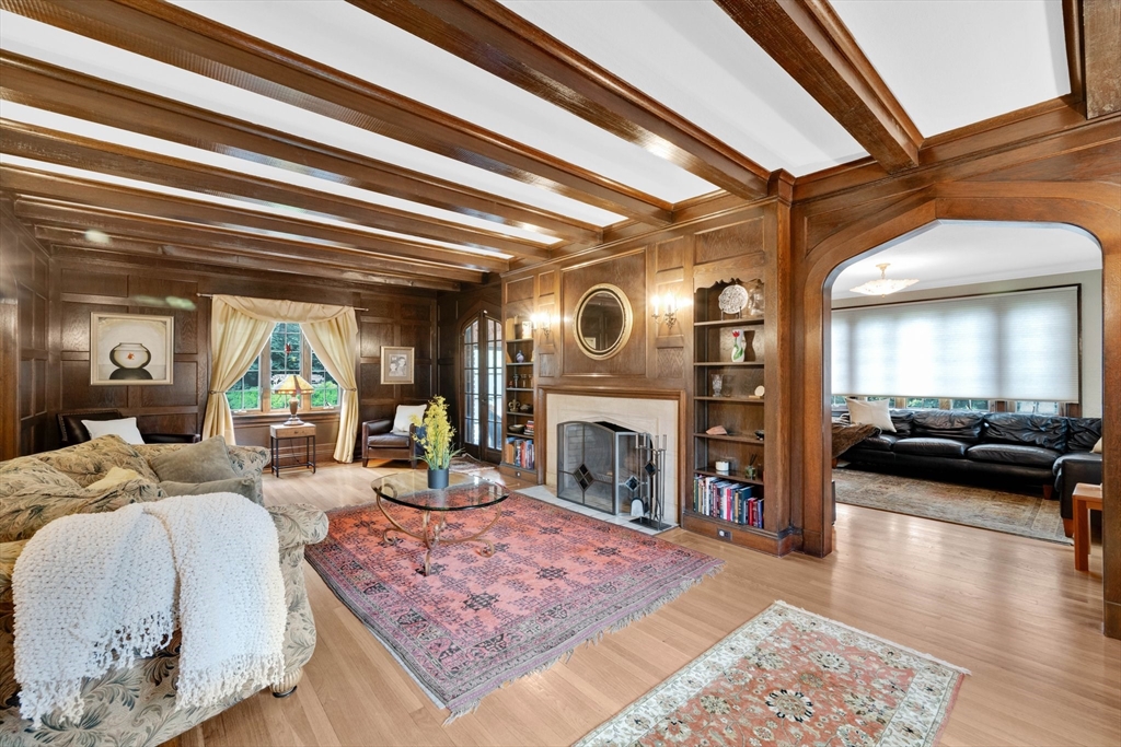 44 Meadowbrook Rd