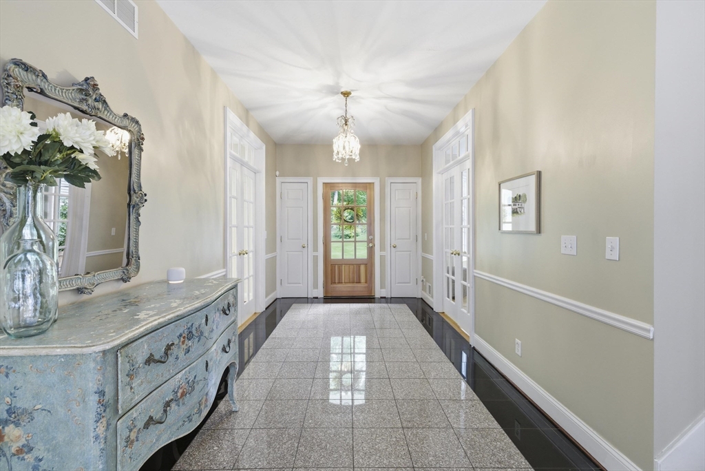 8 Iroquois Ln