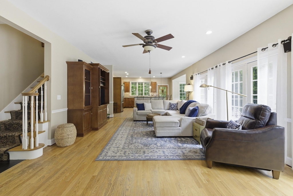 8 Iroquois Ln
