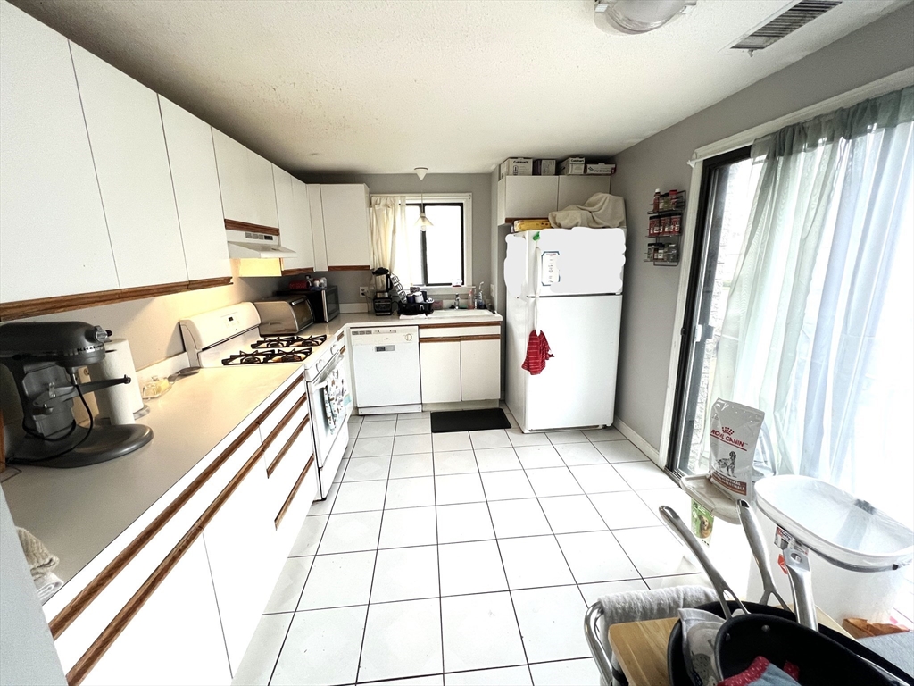 295 West Wyoming Ave 3A