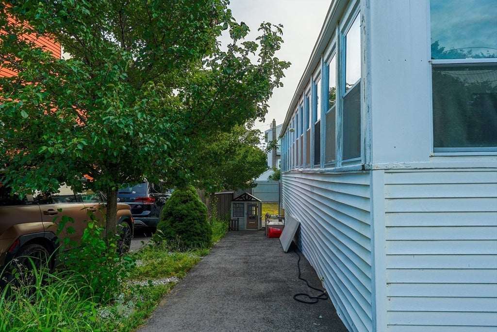 33 Bay View Ave