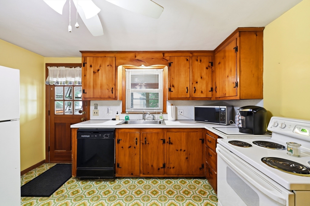 57 Arthur Street, Springfield, MA Photo #11