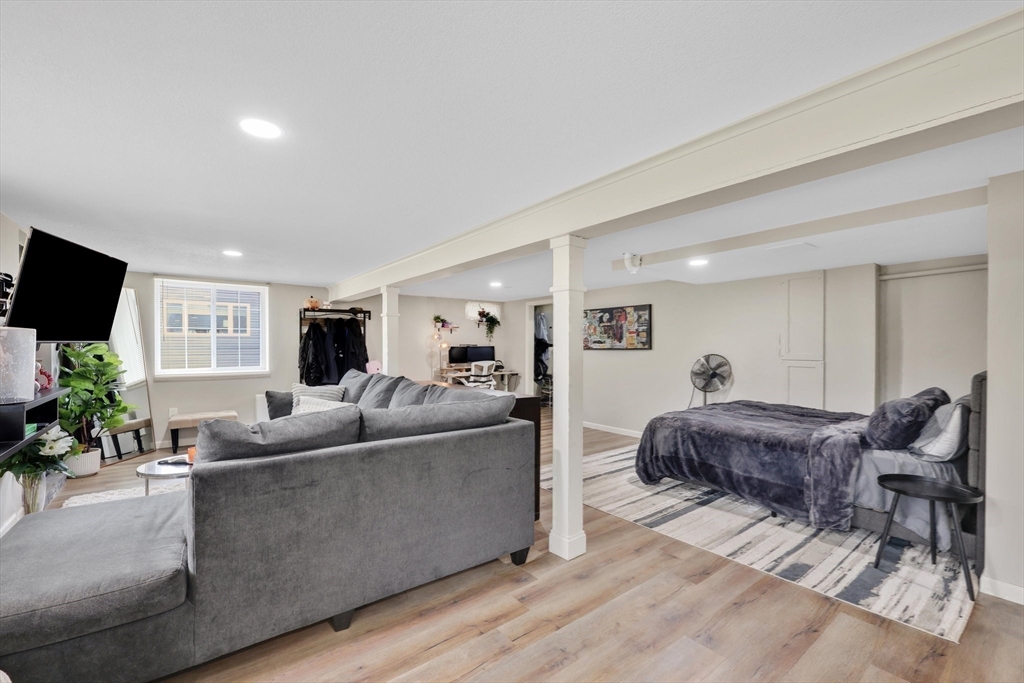 Wilbraham, Massachusetts 01095, United States, 4 Bedrooms Bedrooms, ,2 BathroomsBathrooms,Residential,Pending,110731