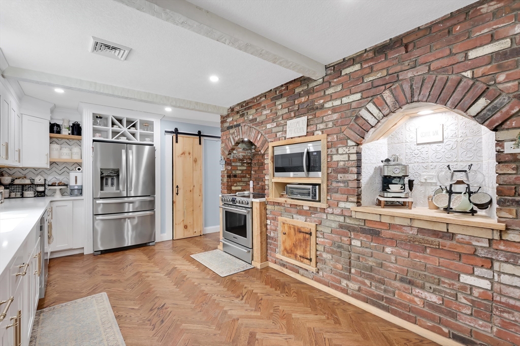 Wilbraham, Massachusetts 01095, United States, 4 Bedrooms Bedrooms, ,2 BathroomsBathrooms,Residential,Pending,110731