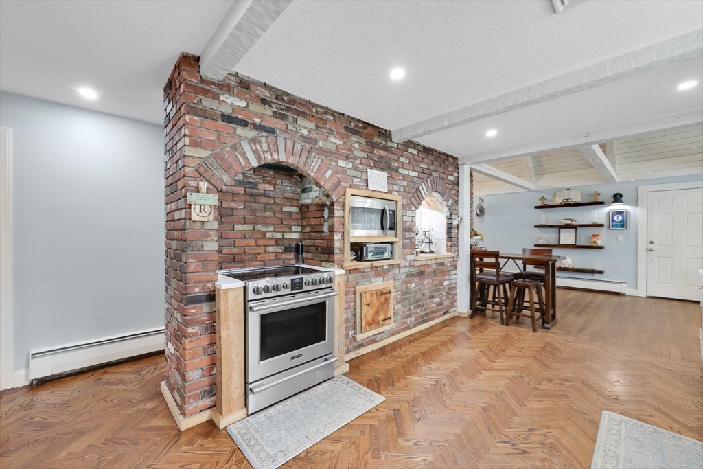 Wilbraham, Massachusetts 01095, United States, 4 Bedrooms Bedrooms, ,2 BathroomsBathrooms,Residential,Pending,110731