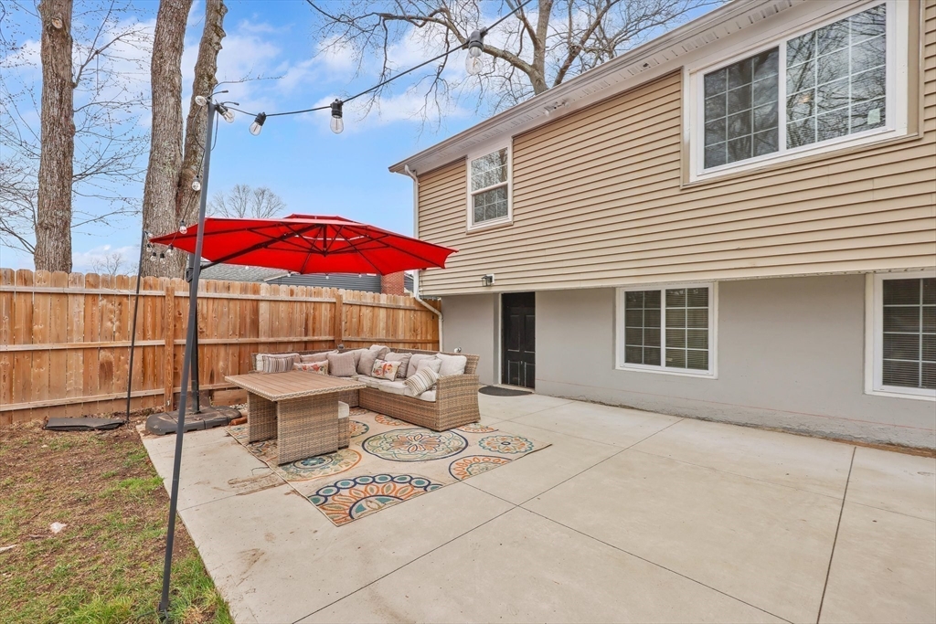 Wilbraham, Massachusetts 01095, United States, 4 Bedrooms Bedrooms, ,2 BathroomsBathrooms,Residential,Pending,110731