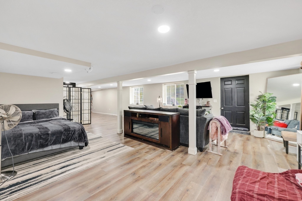 Wilbraham, Massachusetts 01095, United States, 4 Bedrooms Bedrooms, ,2 BathroomsBathrooms,Residential,Pending,110731