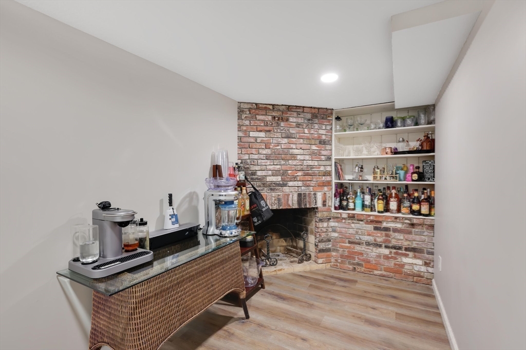 Wilbraham, Massachusetts 01095, United States, 4 Bedrooms Bedrooms, ,2 BathroomsBathrooms,Residential,Pending,110731