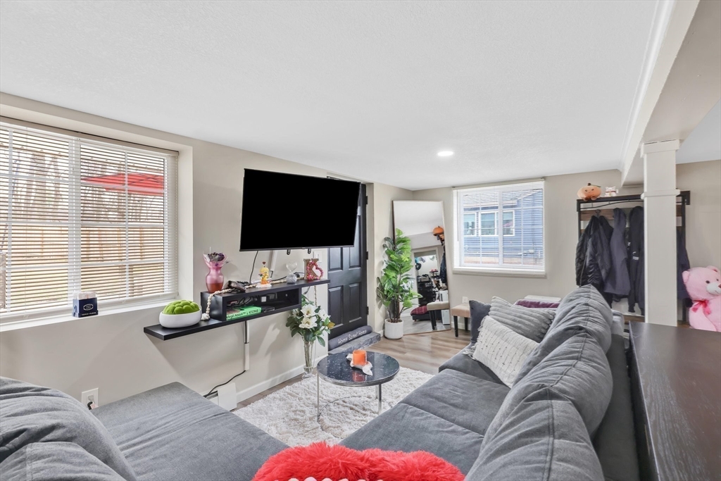 Wilbraham, Massachusetts 01095, United States, 4 Bedrooms Bedrooms, ,2 BathroomsBathrooms,Residential,Pending,110731