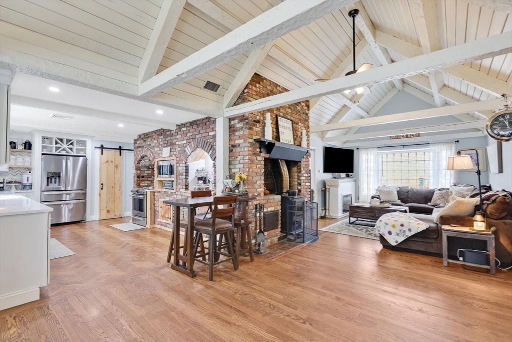 Wilbraham, Massachusetts 01095, United States, 4 Bedrooms Bedrooms, ,2 BathroomsBathrooms,Residential,Pending,110731