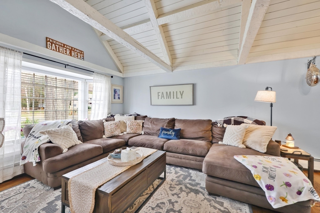 Wilbraham, Massachusetts 01095, United States, 4 Bedrooms Bedrooms, ,2 BathroomsBathrooms,Residential,Pending,110731