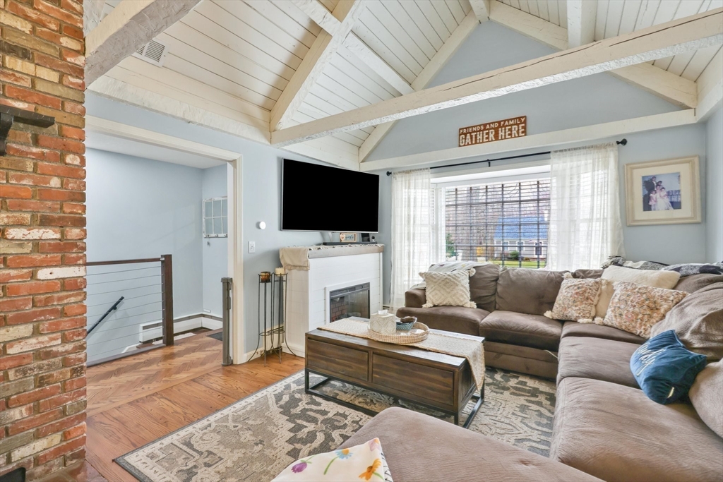 Wilbraham, Massachusetts 01095, United States, 4 Bedrooms Bedrooms, ,2 BathroomsBathrooms,Residential,Pending,110731