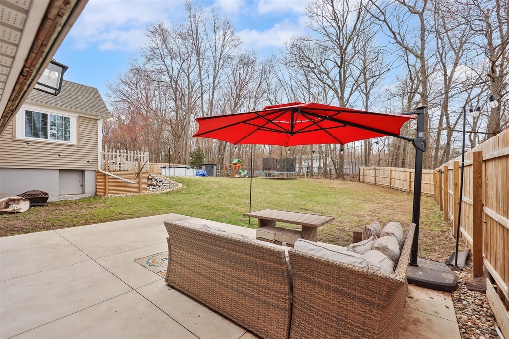 Wilbraham, Massachusetts 01095, United States, 4 Bedrooms Bedrooms, ,2 BathroomsBathrooms,Residential,Pending,110731