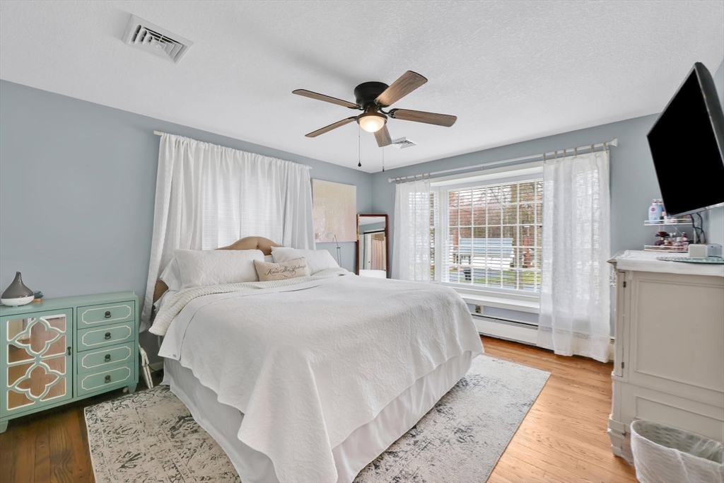 Wilbraham, Massachusetts 01095, United States, 4 Bedrooms Bedrooms, ,2 BathroomsBathrooms,Residential,Pending,110731